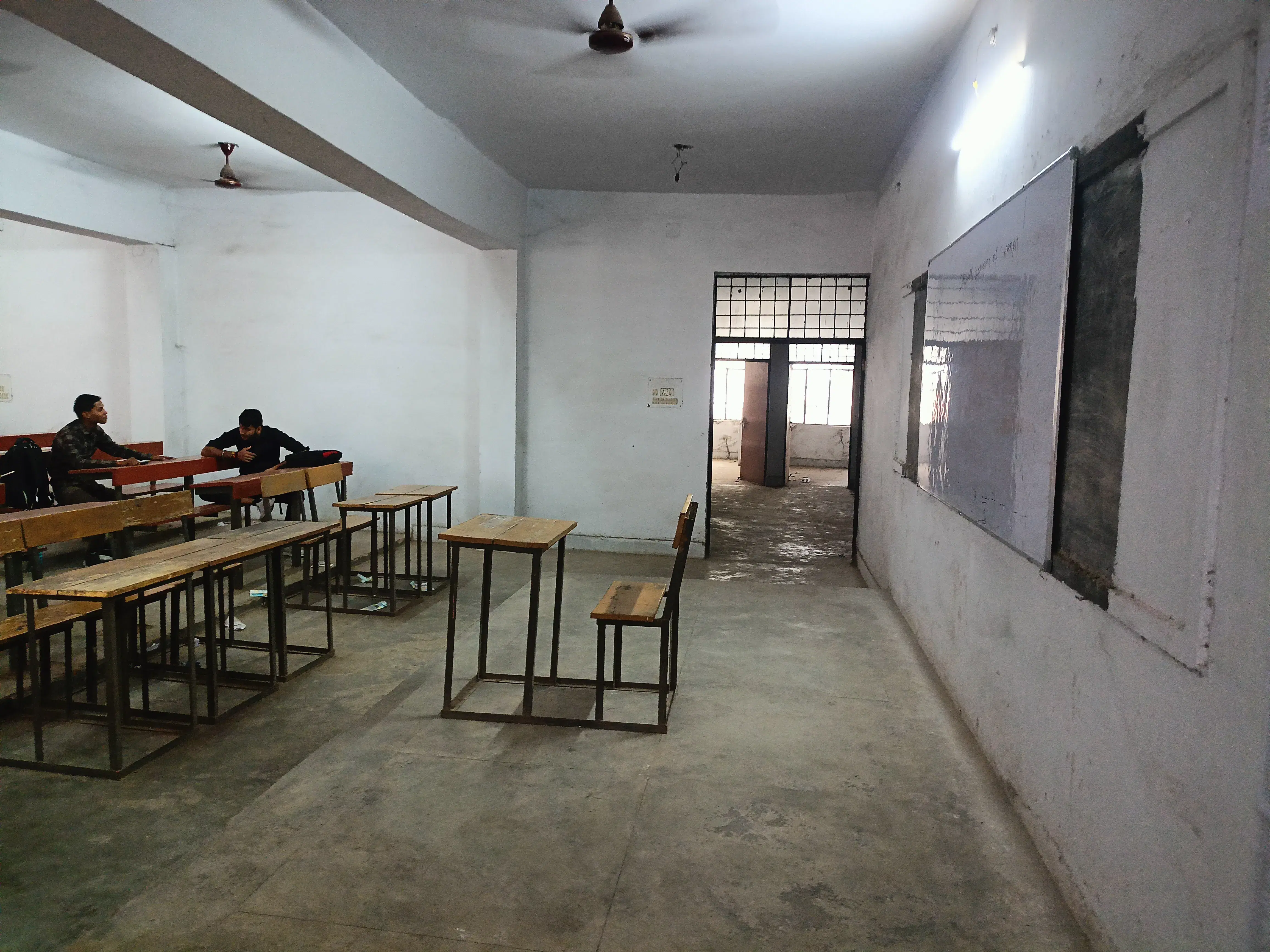 Chowdhary Mahadev Prasad Degree College Allahabad Classroom photo 4
